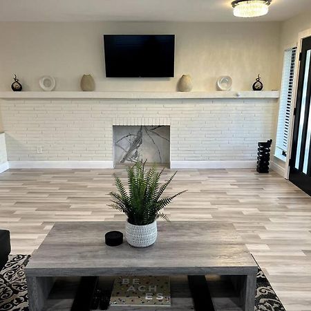 Modern Tropical Oasis With Arcade, Hottub & Minigolf Villa Hollywood Exterior foto