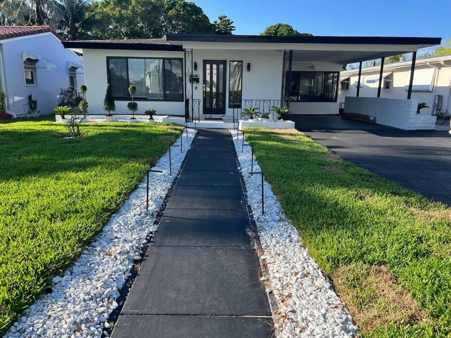 Modern Tropical Oasis With Arcade, Hottub & Minigolf Villa Hollywood Exterior foto